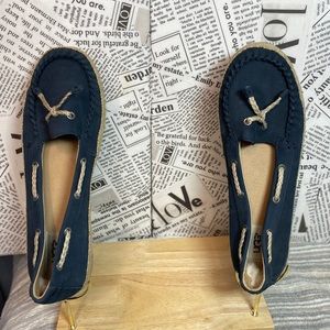 NWOT UGG Blue and Cream Flats with Genuine Sheepskin in Size 10/41